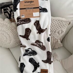 Wrangler White Plush Throw with Cowboy Design